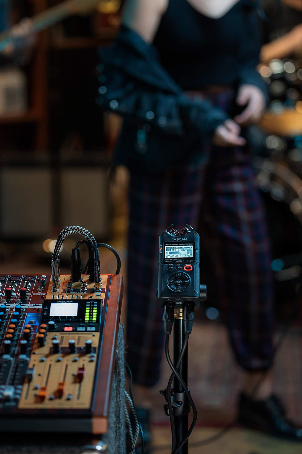 4-Track Portable Handheld Field Recorder with 2 XLR/TRS Inputs W4224