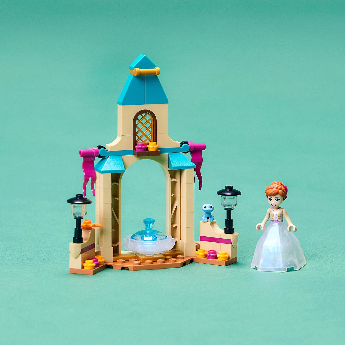Building Toy with Mini Doll F8365
